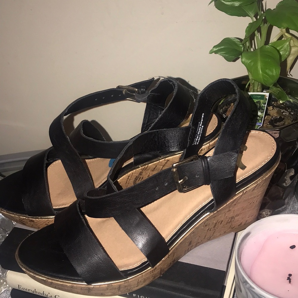 Black Strap Wedge
